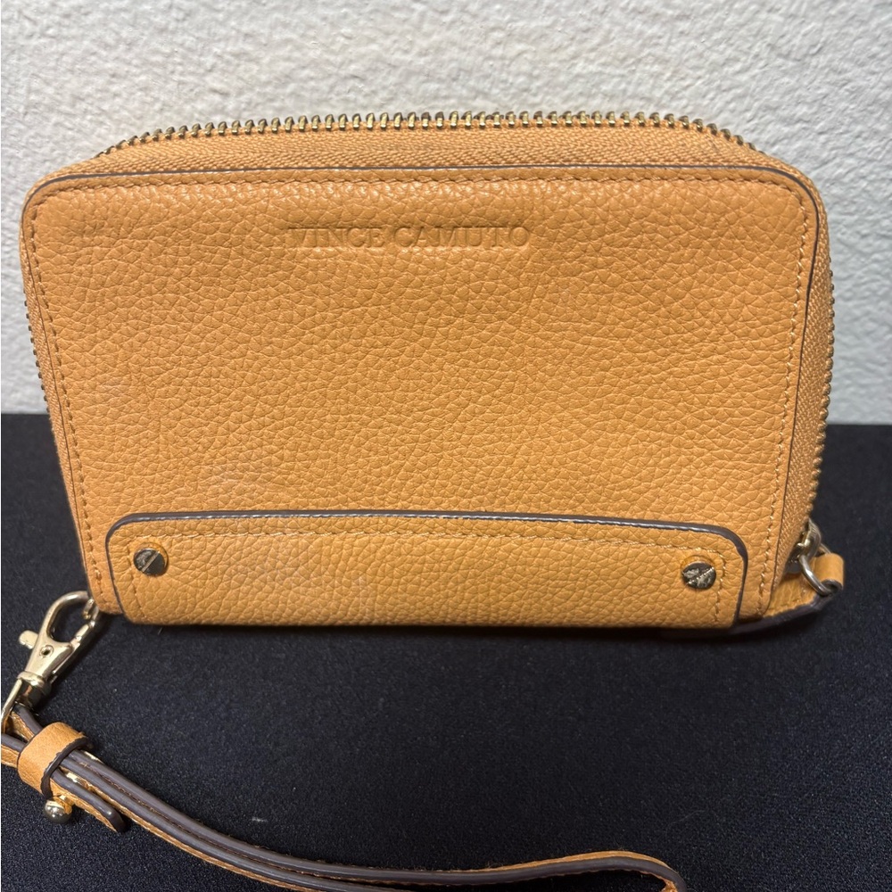 Vince Camuto Leather Wristlet Wallet 2 Zippered Pockets Card Spaces